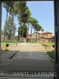 Mausoleo-di-Galla-Placidia-da-porta-up